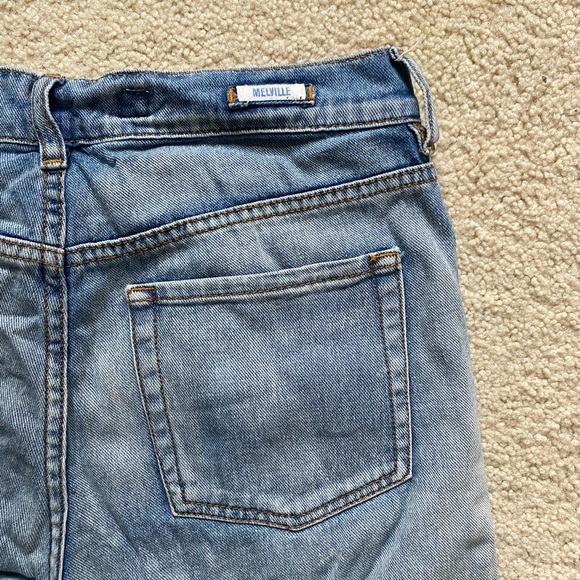 BRANDY MELVILLE DISTRESSED RIPPED JEANS - Picture 4 of 5